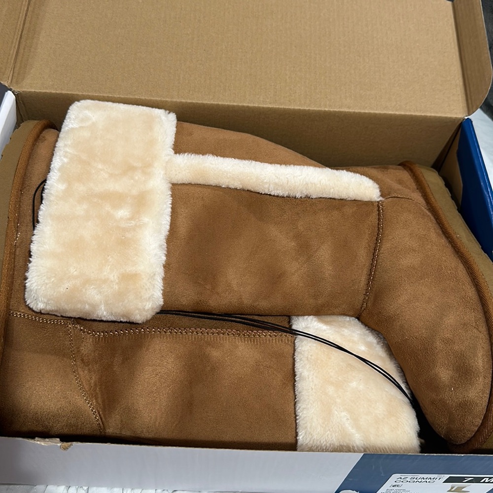 Arizona Womens Summit Flat Heel Winter Boots Size 7M